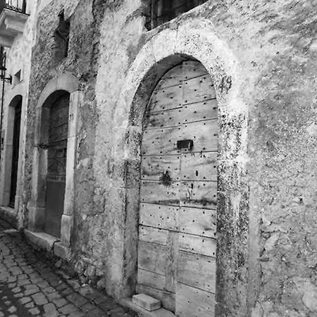 Civico25 * Villa Santa Lucia degli Abruzzi